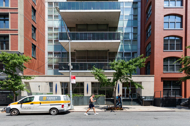 The Glass Condominium in New York, NY - Foto de edificio - Building Photo