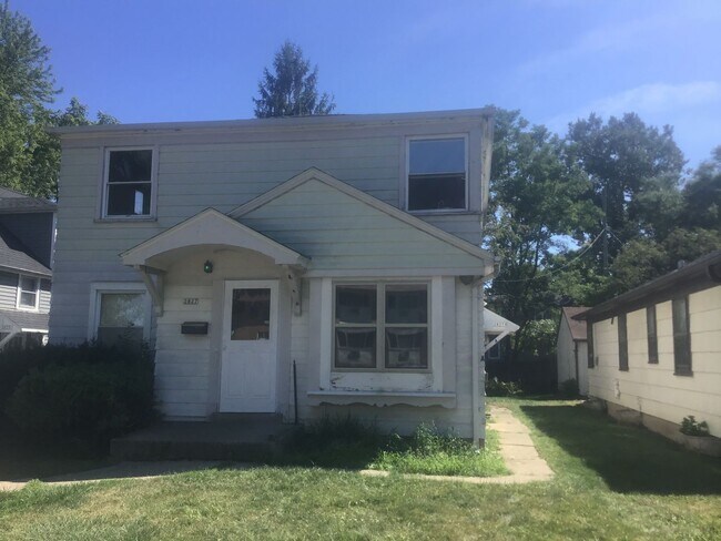 2827 W Bobolink Ave in Milwaukee, WI - Building Photo - Building Photo