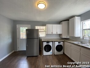 338 Continental Ave in San Antonio, TX - Foto de edificio - Building Photo