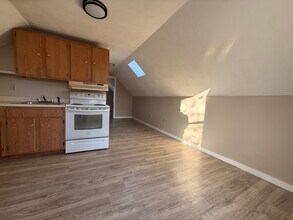 25 Holman St, Unit 3 in Attleboro, MA - Building Photo - Building Photo