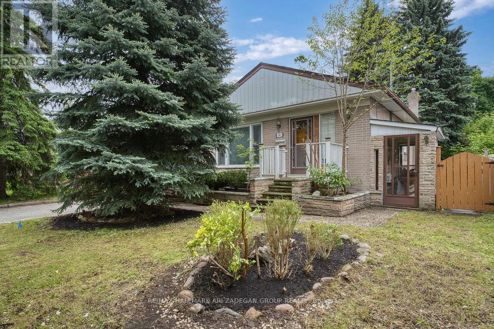 402 Centre St E in Richmond Hill, ON - Building Photo