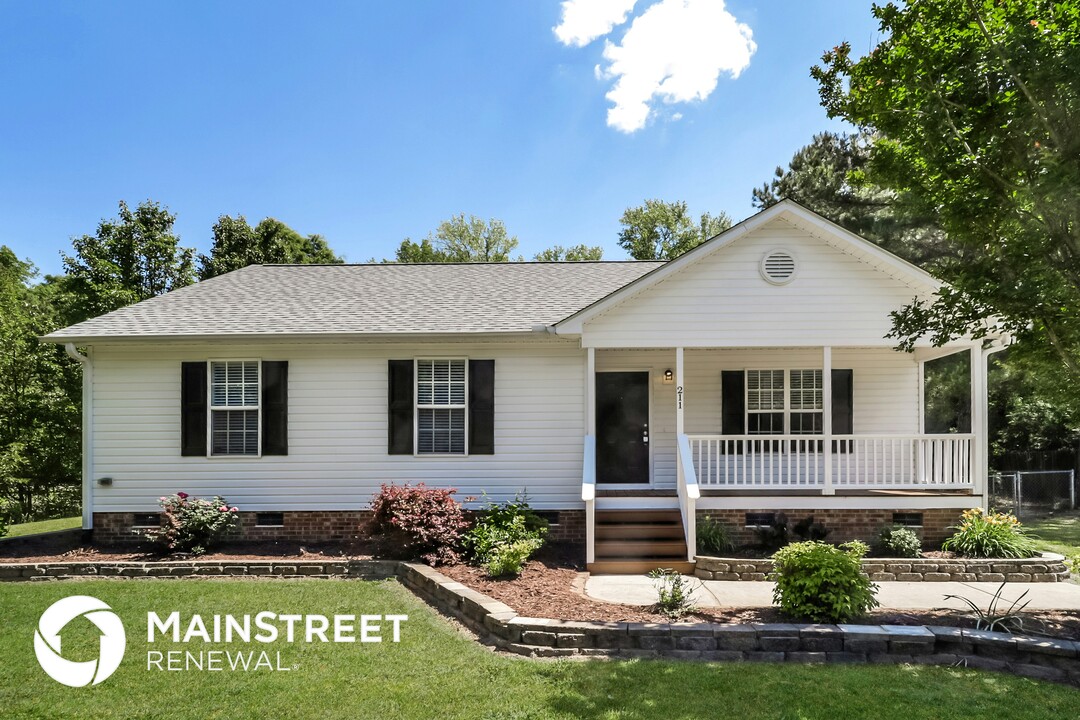 211 Duck Pond Ln in Clayton, NC - Foto de edificio