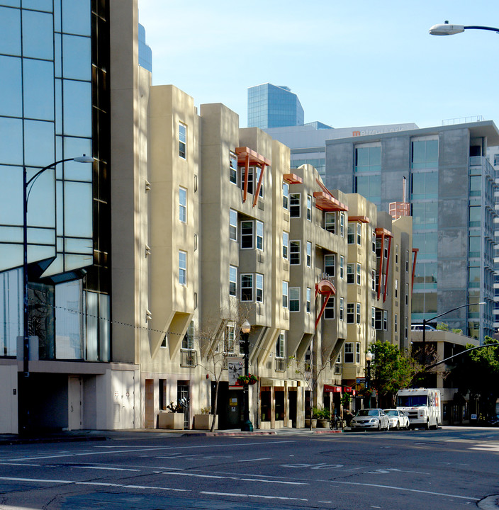 Portico in San Diego, CA - Foto de edificio