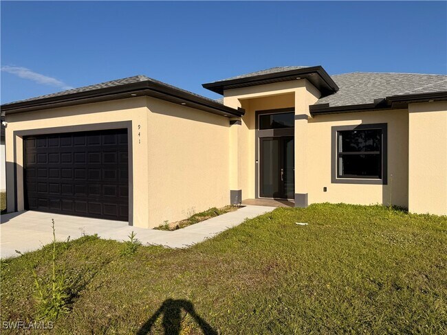 941 Columbus Blvd in Lehigh Acres, FL - Building Photo - Building Photo