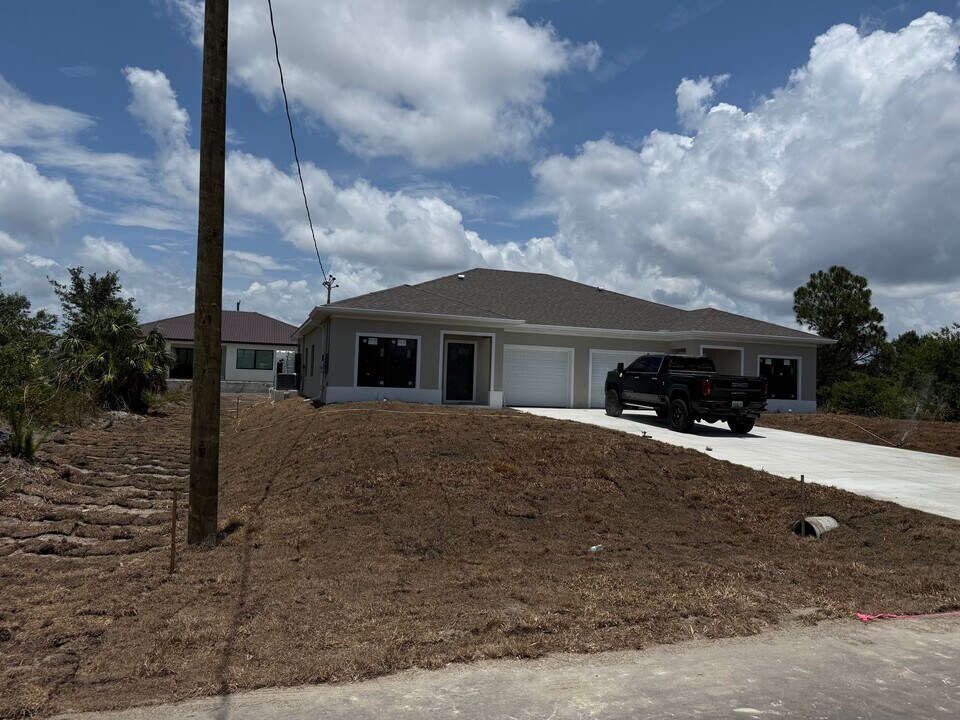 12136 Tetzel Ave in Port Charlotte, FL - Building Photo