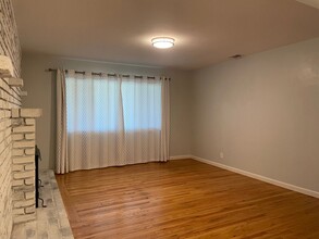938-940 Evelyn Ln in Sacramento, CA - Building Photo - Building Photo