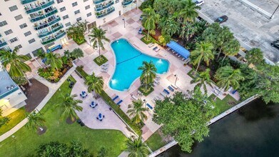 19390 Collins Ave, Unit PH-7 in Sunny Isles Beach, FL - Building Photo - Building Photo