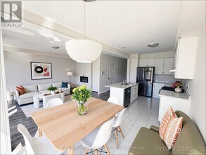 84 Kenneth Rogers Cres in East Gwillimbury, ON - Building Photo - Building Photo