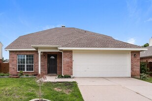 2500 Briar Forest Dr in Denton, TX - Building Photo