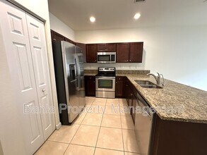 9374 W 32nd Ln in Hialeah, FL - Building Photo - Building Photo