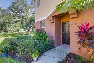 2221 Betsy Ross Ln in St. Cloud, FL - Foto de edificio - Building Photo