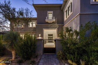 10110 E Siesta Ln in Scottsdale, AZ - Building Photo - Building Photo