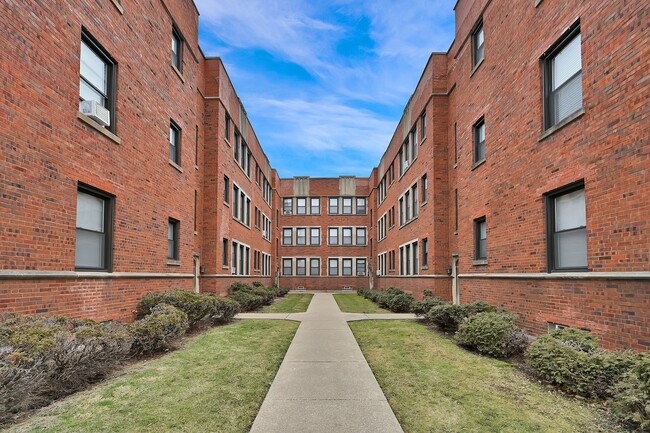10631 S Hale Ave in Chicago, IL - Building Photo - Building Photo