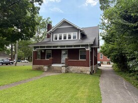 1815 Nicholasville Rd in Lexington, KY - Building Photo