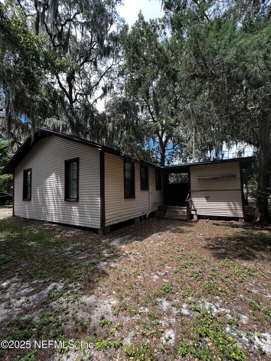 466 Milwaukee Ave in Orange Park, FL - Foto de edificio