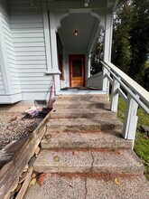 95389 Haynes Way Ln in North Bend, OR - Building Photo - Building Photo