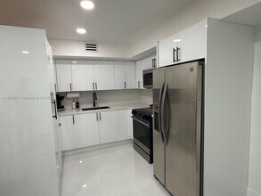 6070 W 19th Ave in Hialeah, FL - Building Photo - Building Photo