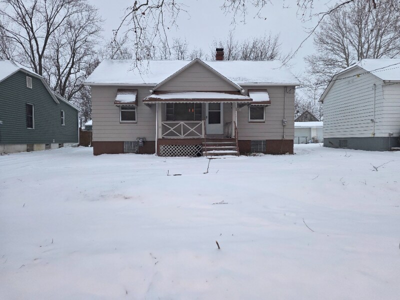 41 W Interstate St in Bedford, OH - Building Photo