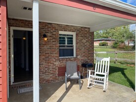 1421 N Main St in Marion, VA - Building Photo