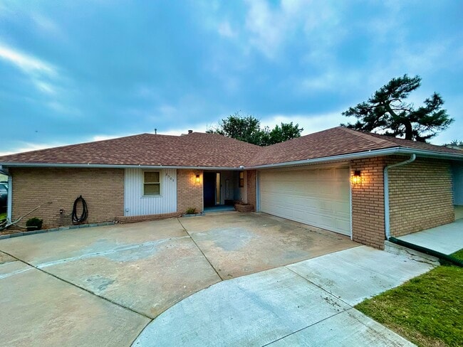 property at 2505 Franklin Dr
