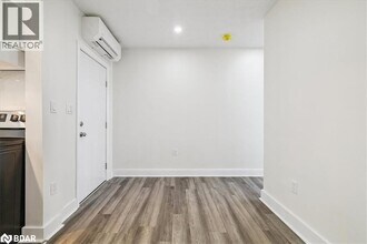 68 Peel St in Simcoe, ON - Building Photo - Building Photo