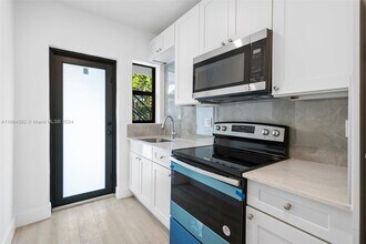 1721 SW 13th St-Unit -APT 1 in Miami, FL - Building Photo - Building Photo