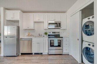 Steele Apartments in Portland, OR - Foto de edificio - Building Photo