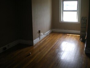 61 Putnam St, Unit 2T in Somerville, MA - Building Photo - Building Photo
