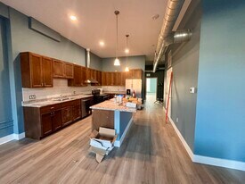 315 E Main St, Unit #201 in Ottumwa, IA - Building Photo