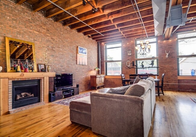 126 Webster Ave in Jersey City, NJ - Foto de edificio - Building Photo