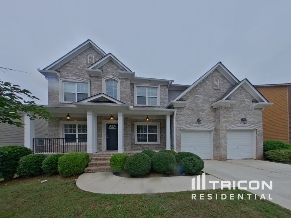 27 Rockridge Dr in Newnan, GA - Building Photo