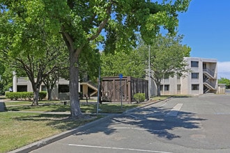 Bldg 520, 521, 522 & 523 in Mcclellan, CA - Building Photo - Building Photo