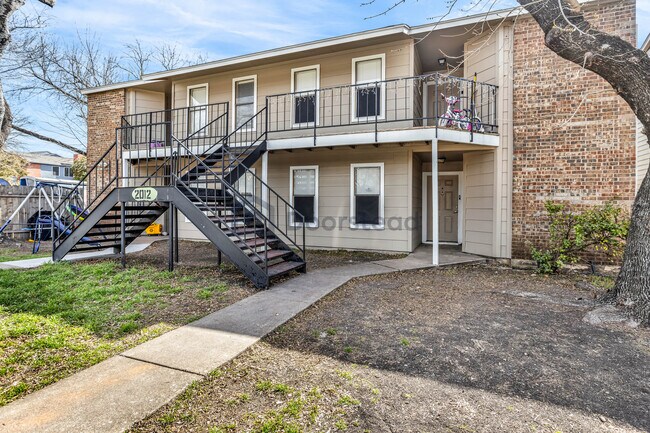 2012 W Loop, Unit B in Austin, TX - Building Photo - Building Photo