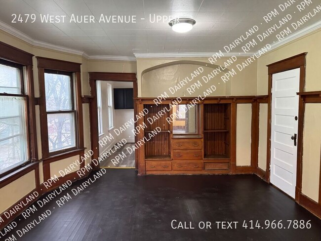 property at 2479 W Auer Ave