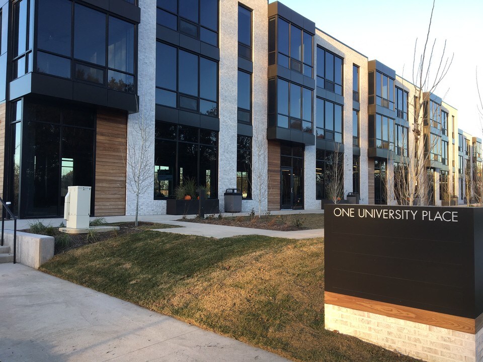 One University Place in Iowa City, IA - Foto de edificio