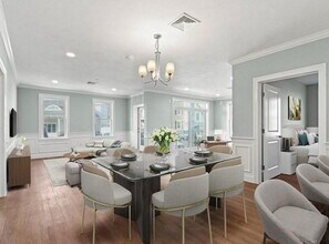320 Middlesex Ave in Medford, MA - Foto de edificio - Building Photo