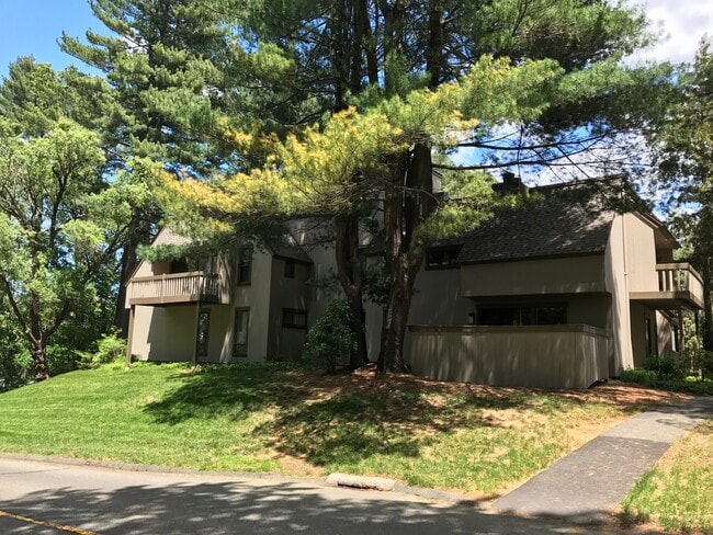 47 Mallard Dr in Avon, CT - Foto de edificio - Building Photo