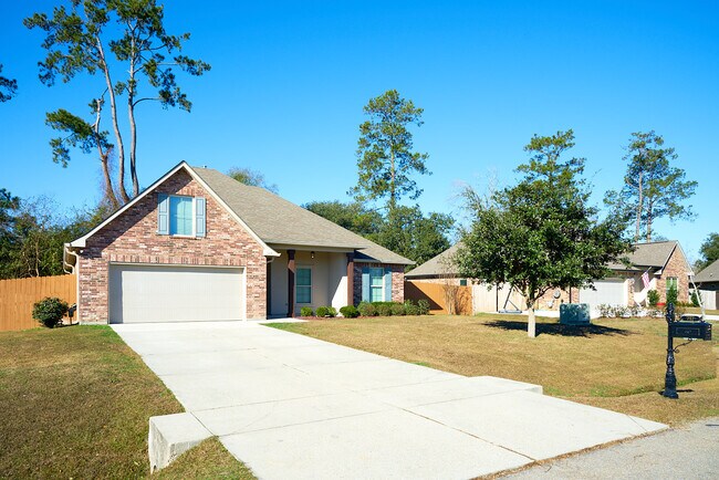 property at 717 English Oak Dr