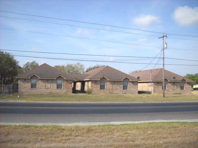 322 Main Ave in Alton, TX - Foto de edificio