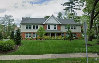 302 Ellery Ct, Unit 1 in Chestnut Hill, MA - Building Photo