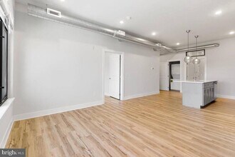 2440 Kensington Ave in Philadelphia, PA - Building Photo - Building Photo