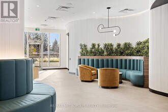 689 The Queensway in Toronto, ON - Building Photo - Building Photo