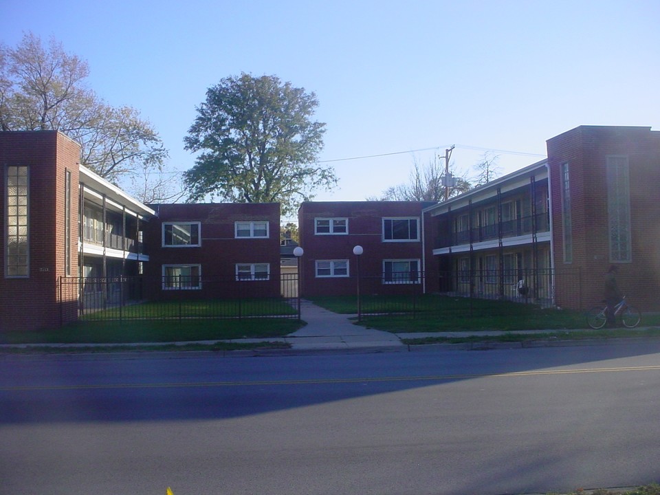 Longwood Apartments in Blue Island, IL - Foto de edificio