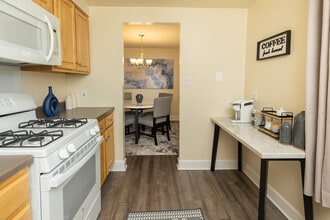 Colony Hill Apartments & Townhomes in Baltimore, MD - Foto de edificio - Building Photo
