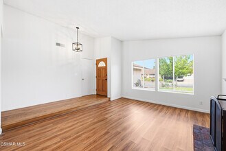 1438 Calle De Oro in Thousand Oaks, CA - Building Photo - Building Photo