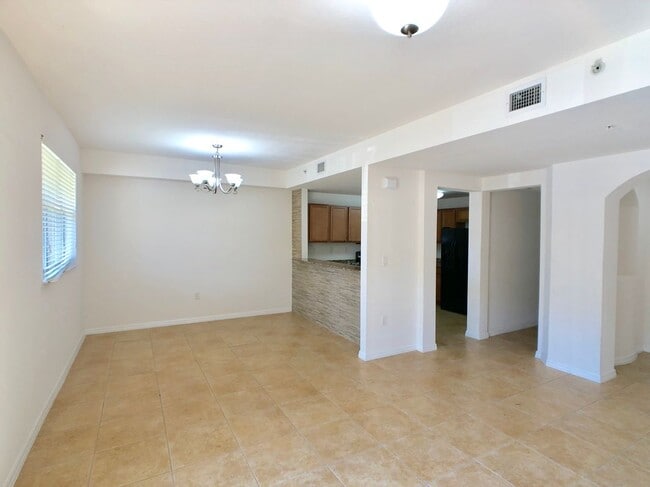 8800 NW 107th Ct in Doral, FL - Building Photo - Building Photo