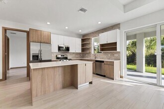 102 Arrow Ln in Rotonda West, FL - Building Photo - Building Photo