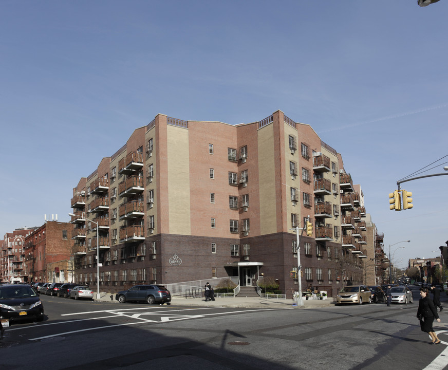 Royal Apartments in Brooklyn, NY - Building Photo