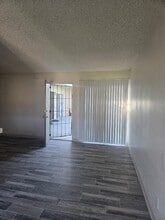 995 N Mollison Ave in El Cajon, CA - Building Photo - Building Photo