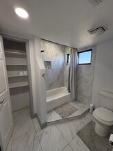 105 Braun St, Unit Room 2 in Del Rio, TX - Foto de edificio - Building Photo